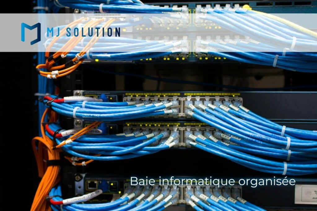 Baie informatique organisée