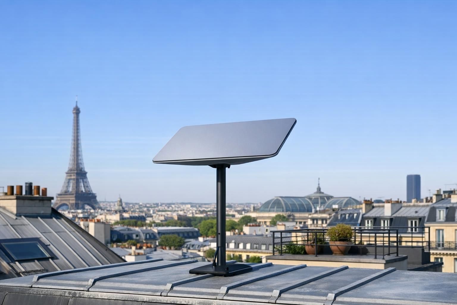 Installation Starlink antenne panneau plat toit Paris Antenne Starlink à panneau plat installée sur un toit parisien dégagé